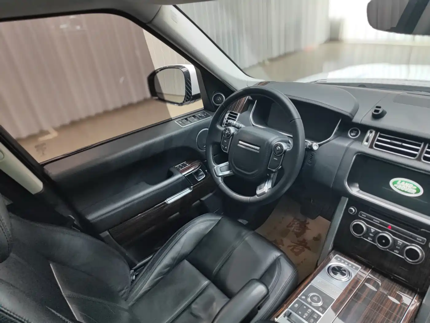 Land Rover Range Rover 2018 3.0 SC V6 Golden Age Edition фото 14
