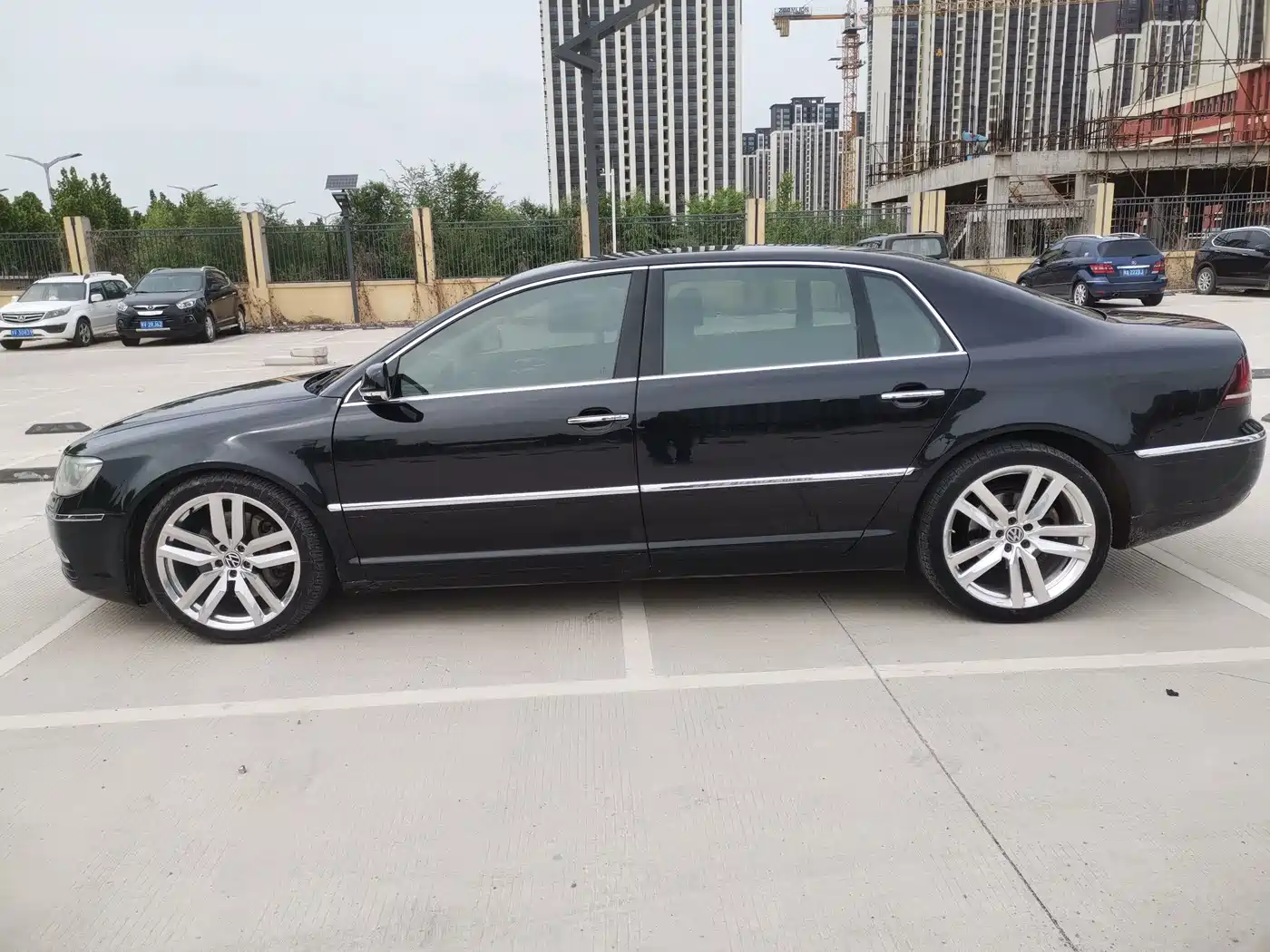 Volkswagen Phaeton 2015 Model 3.0L Exclusive Edition фото 3