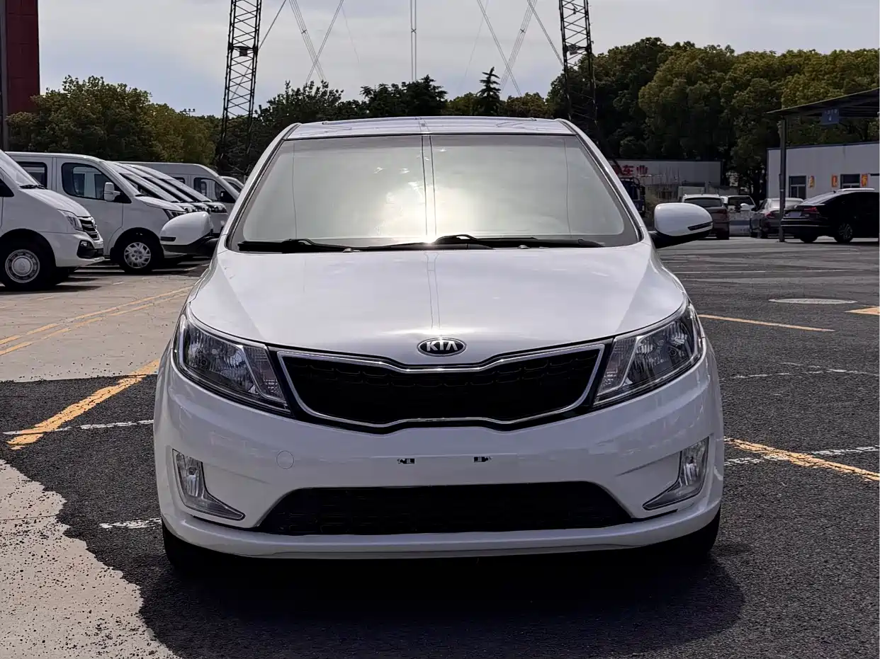 Kia K2 2012 Hatchback 1.6L AT Premium фото 2