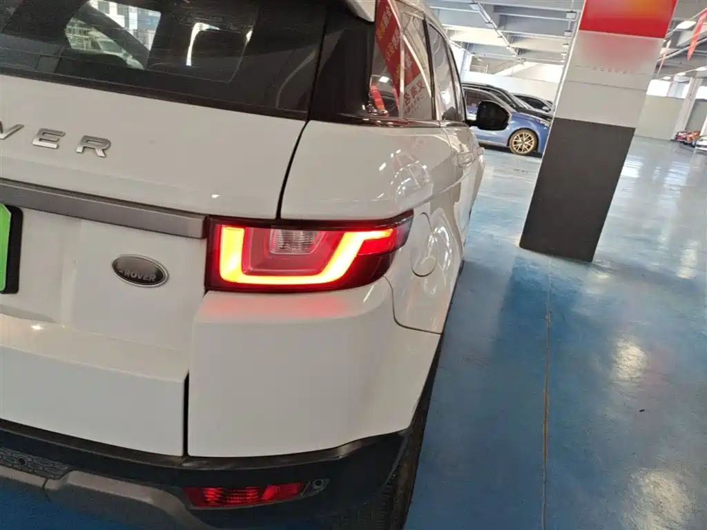 Land Rover Range Rover Evoque 2017 2.0T PURE Style Edition фото 8