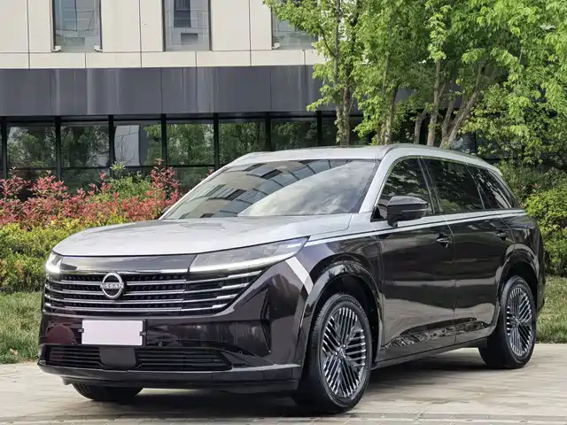 NISSAN EXPLORING THE LAND