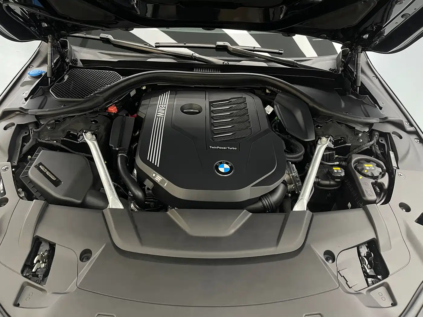 BMW 7 Series 2021 Model 740Li Leading M Sport Package фото 31