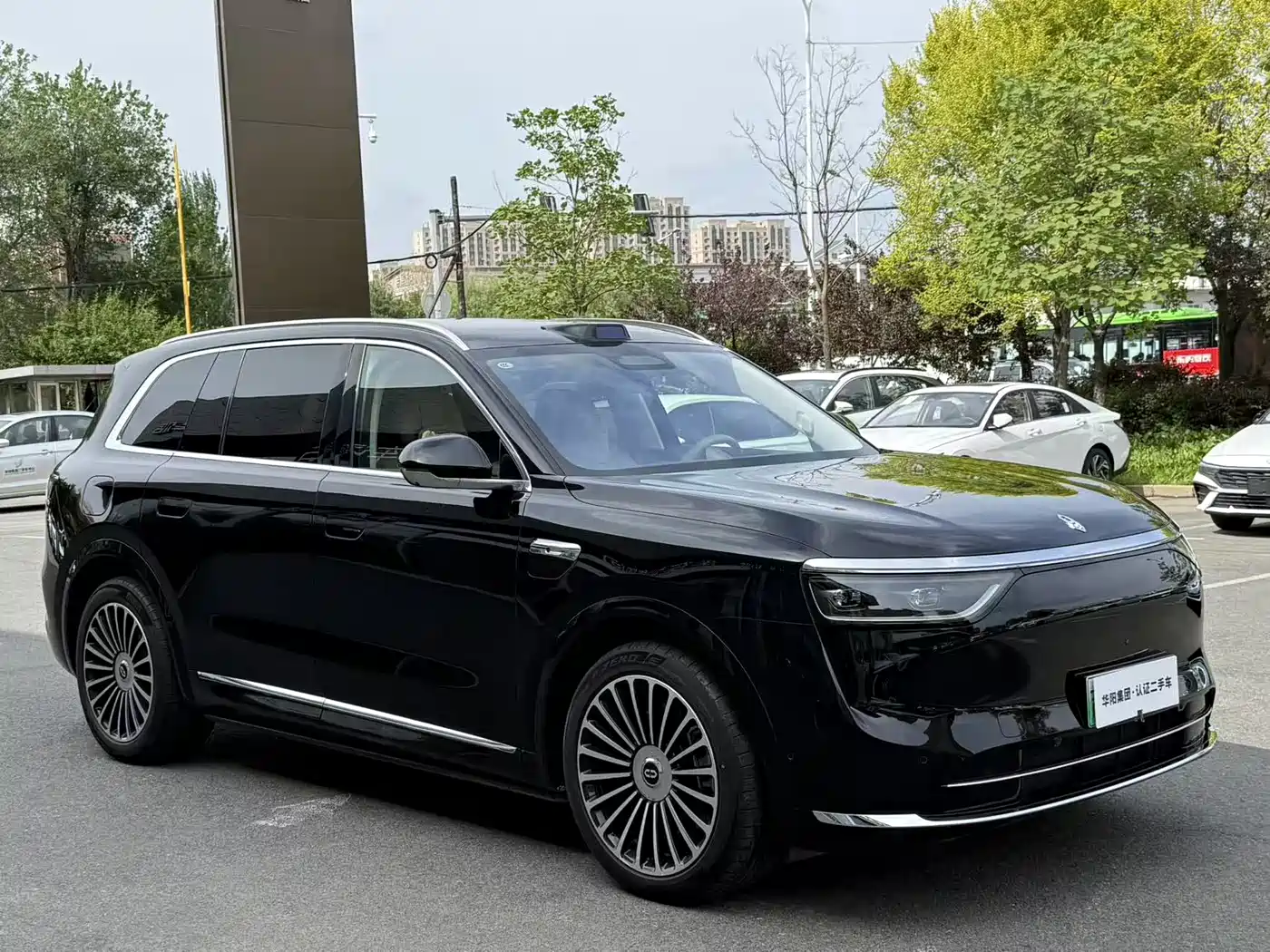 AITO Wenjie AITO M8 2025 Extended Range Ultra 53.4kWh 6-Seater фото 3
