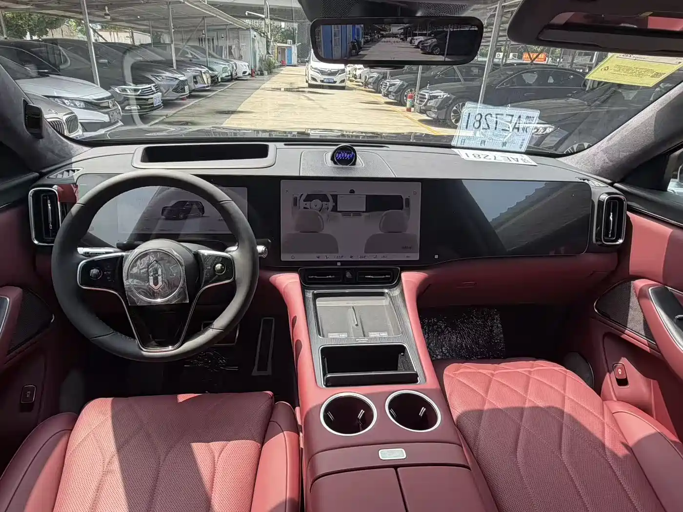 AITO Wenjie AITO M8 2025 Range Extender Max+ Edition 53.4kWh 5-seater фото 5