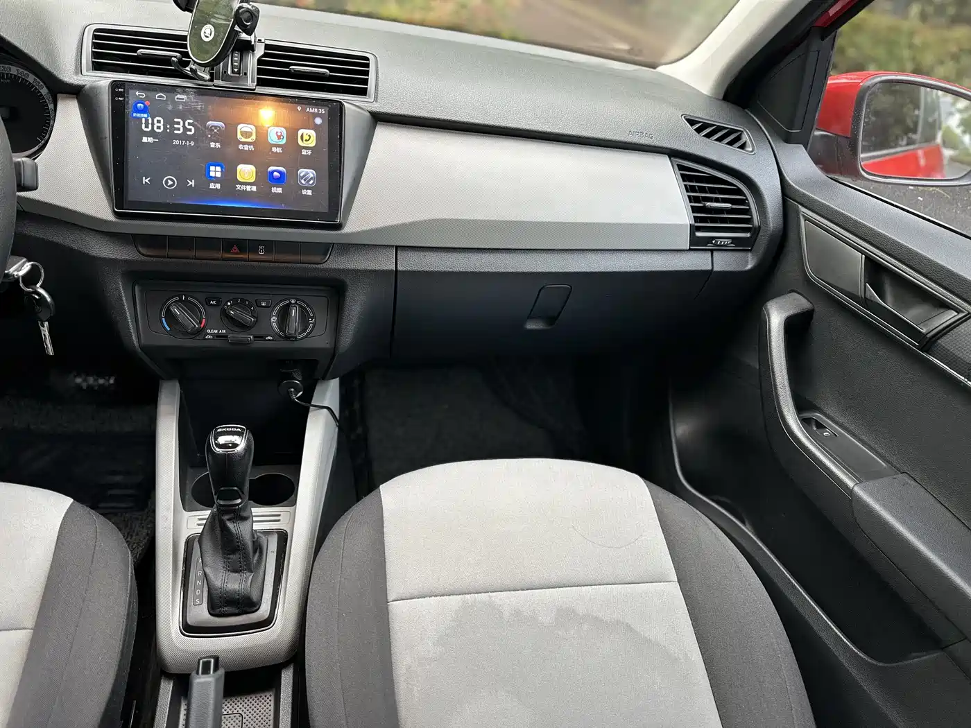 Škoda Fabia 2017 1.4L Auto Car Enjoy Edition фото 12