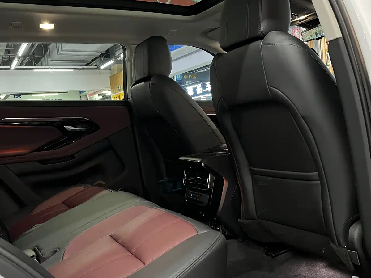 Land Rover Range Rover Evoque 2023 Range Rover Evoque L 249PS Luxury Edition фото 13