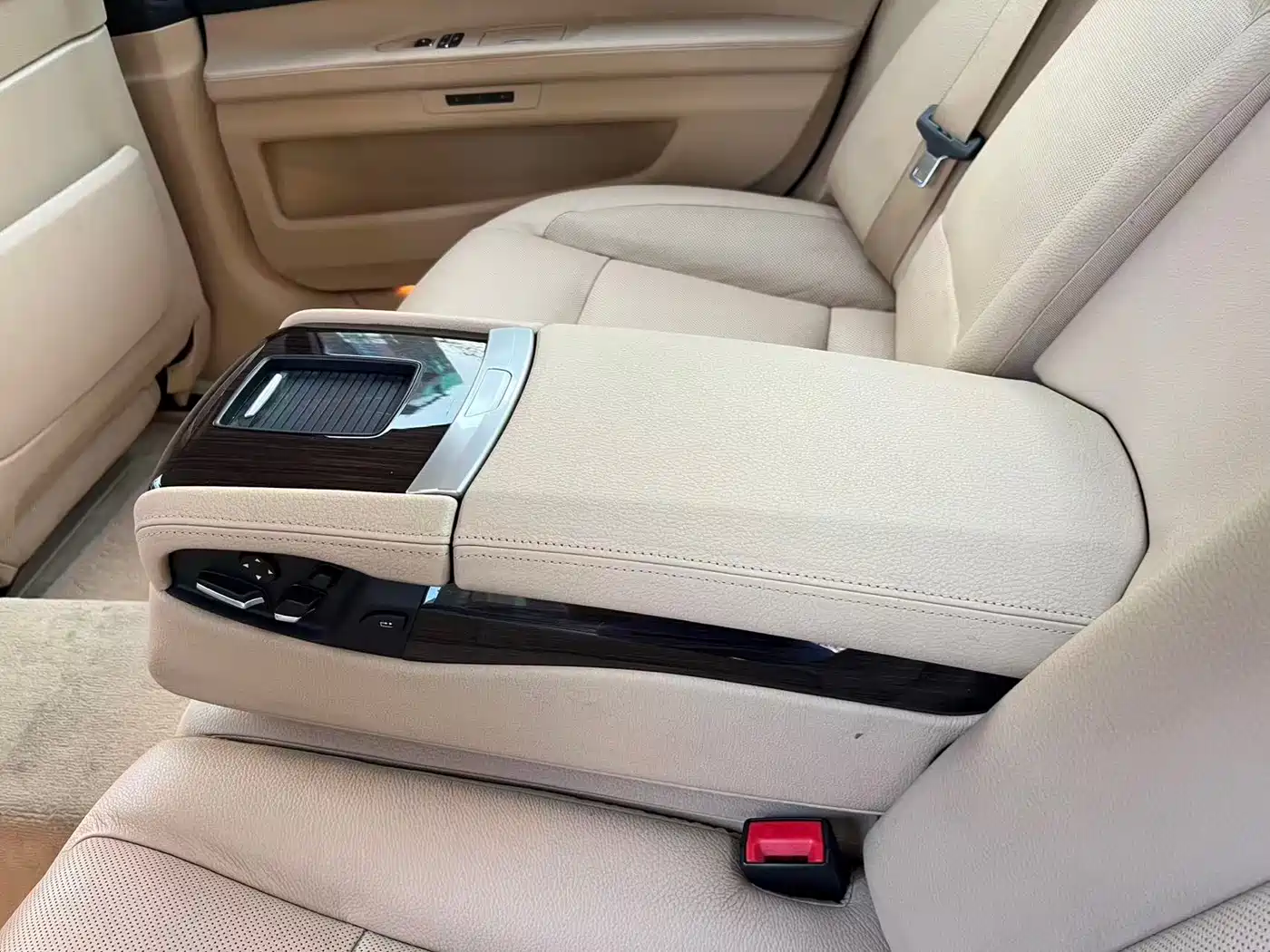 BMW 7 Series 2009 730Li Luxury фото 14
