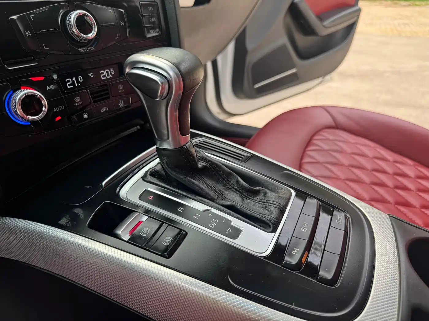 Audi A4L 2015 45 TFSI quattro Individual Sport фото 9