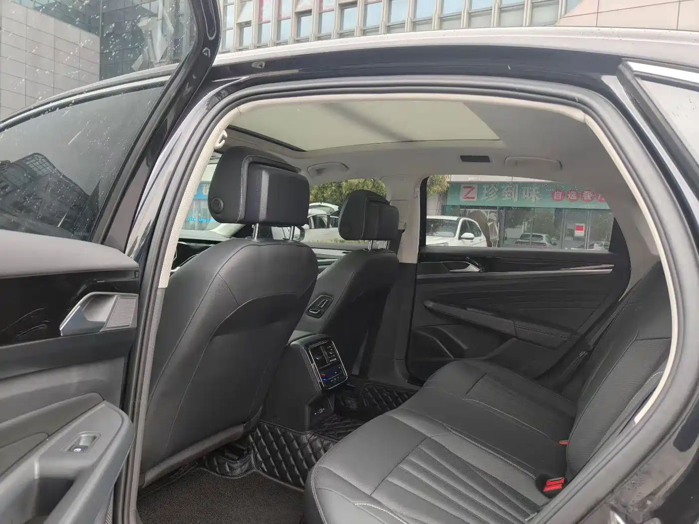 Volkswagen Passat 2024 380TSI Dragon Soaring Edition фото 4