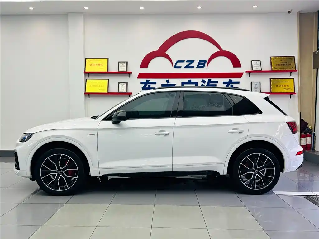 Audi Q5L 2024 Model 45 TFSI Luxury Dynamic фото 4