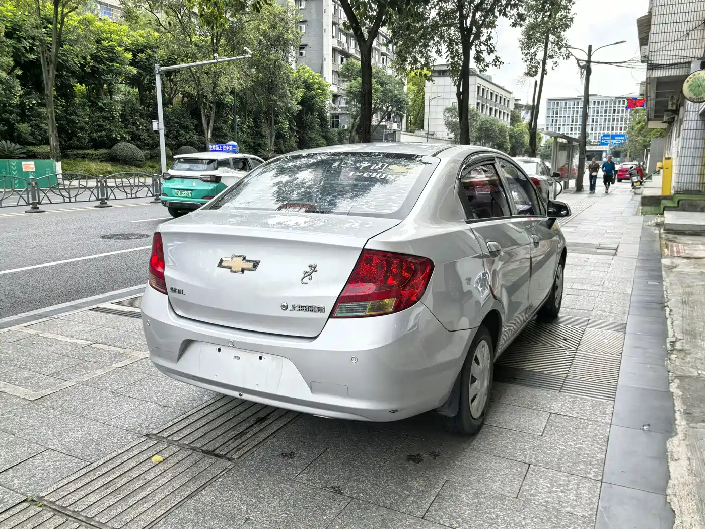 Chevrolet Sail 2013 Sedan 1.4L Manual Premium Happiness Edition фото 8