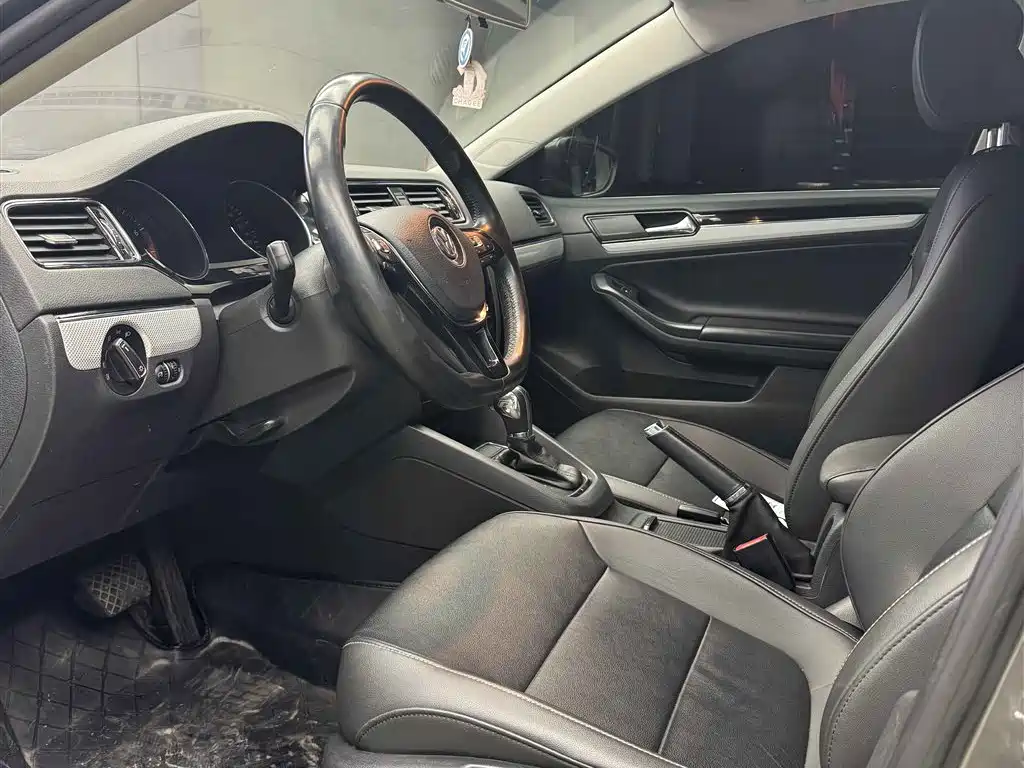 Volkswagen Sagitar 2017 230TSI Automatic Comfort фото 4