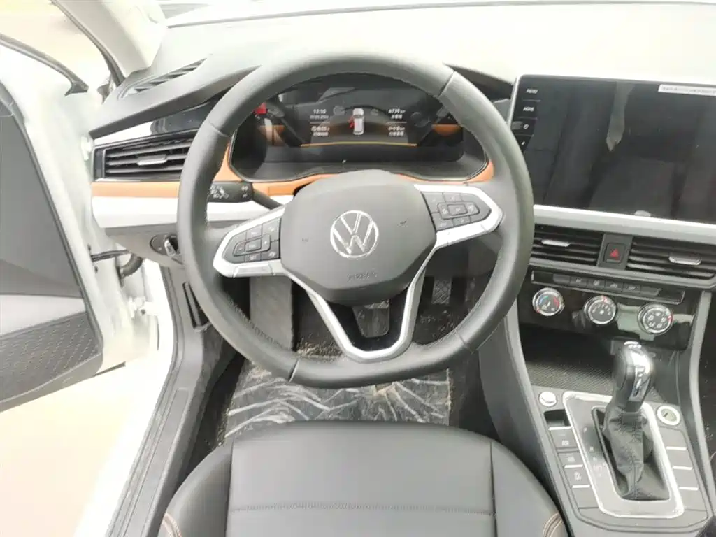Volkswagen Bora 2025 200TSI DSG Joy Ride Navigation Edition фото 17