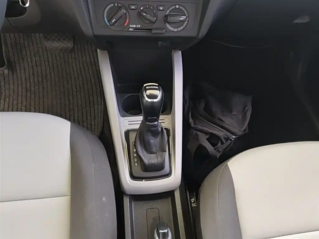 Škoda Fabia 2017 1.4L Auto Car Enjoy Edition фото 14