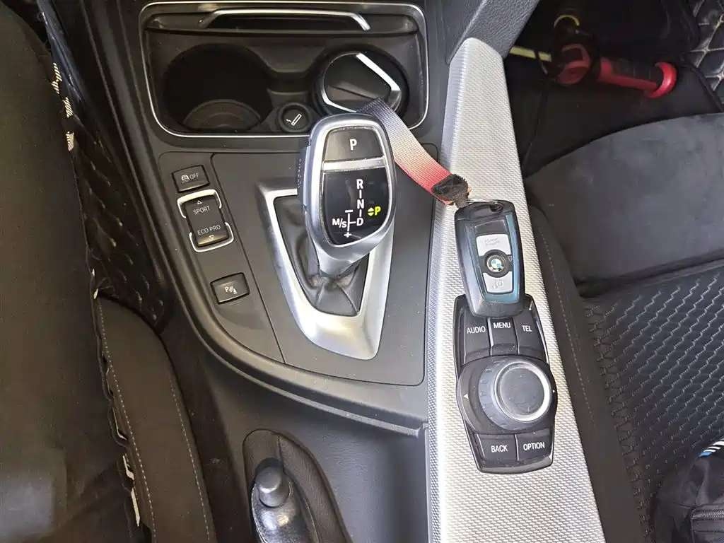 BMW 3 Series 2017 320i M Sport фото 10