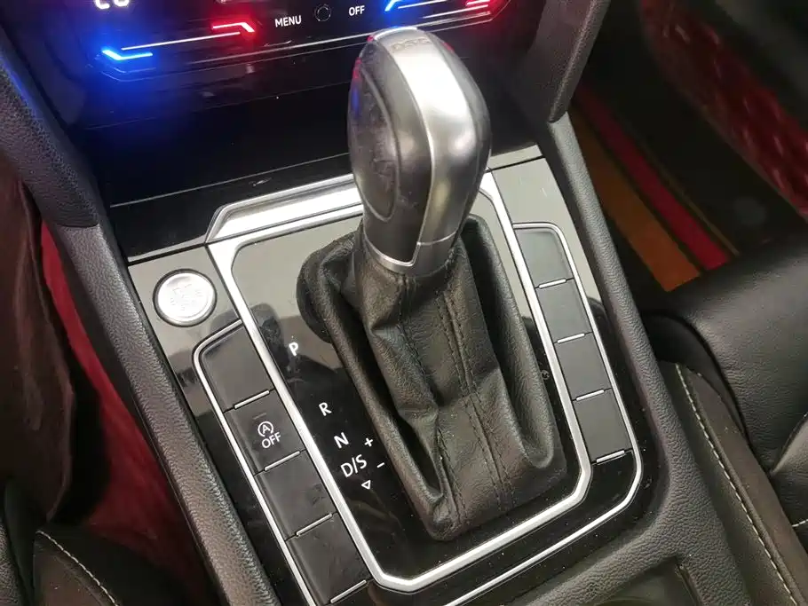 Volkswagen Magotan 2020 330TSI DSG Leading фото 16