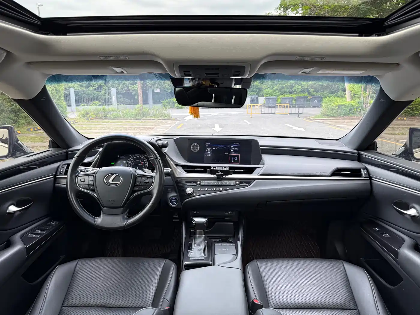 Lexus ES 2021 300h Excellence Edition фото 8
