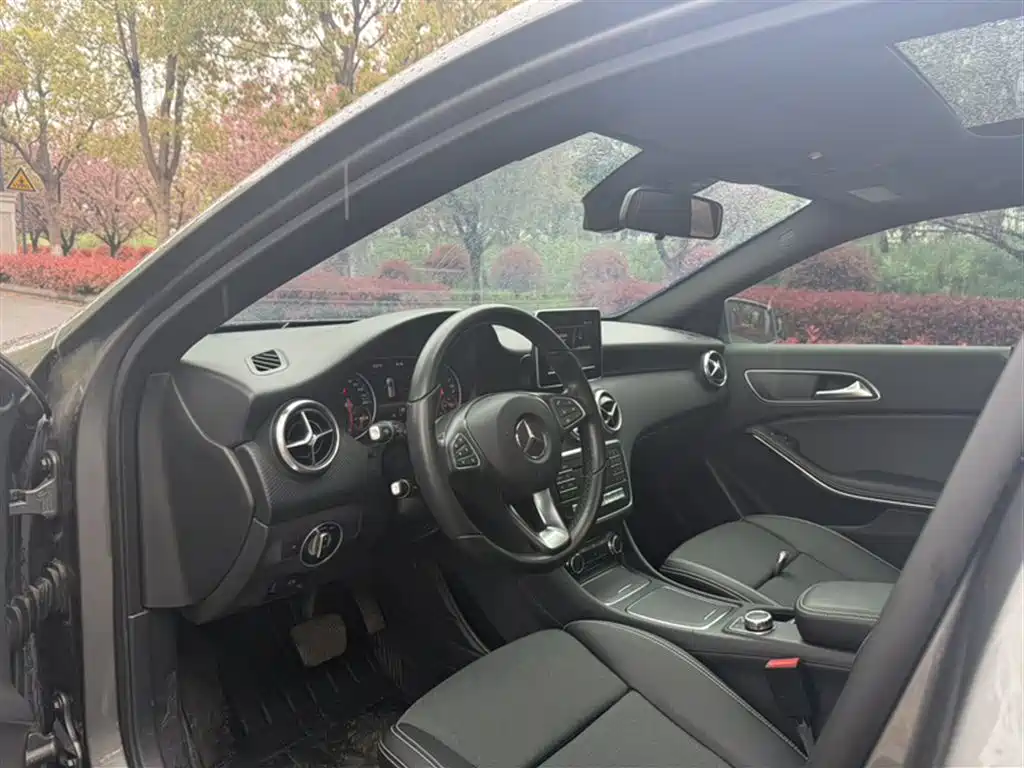 Mercedes-Benz A-Class (Import) 2017 Facelift A 200 Dynamic фото 25
