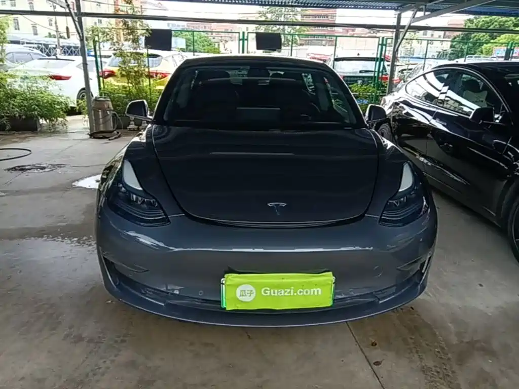 Фото 3 - Tesla Model 3