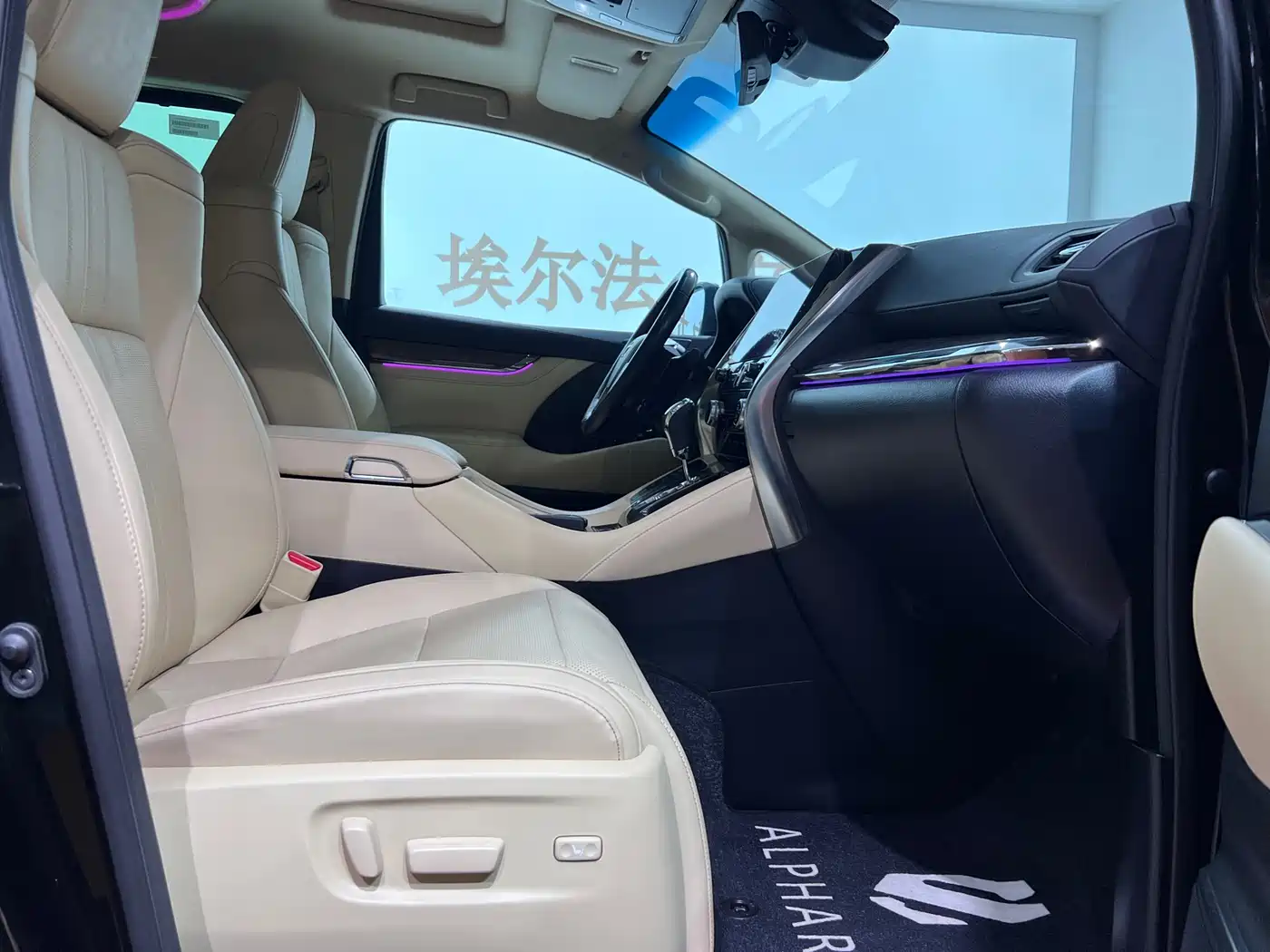 Toyota Alphard 2021 Hybrid 2.5L Ultimate фото 12