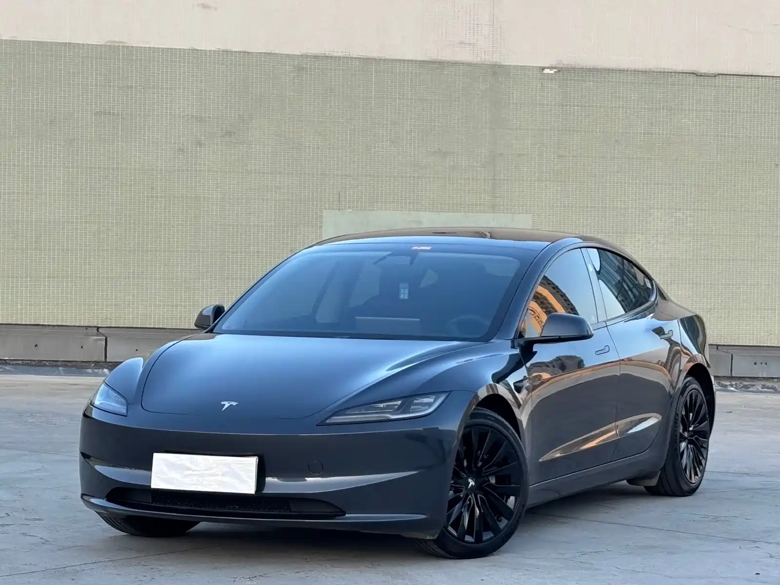Фото 1 - Tesla Model 3