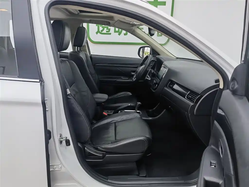 Mitsubishi Outlander 2016 2.4L 4WD Elite Edition 5-seater фото 23