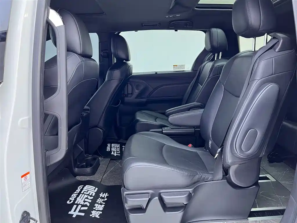 Toyota Granvia 2024 2.5L Hybrid Premium PLUS фото 19