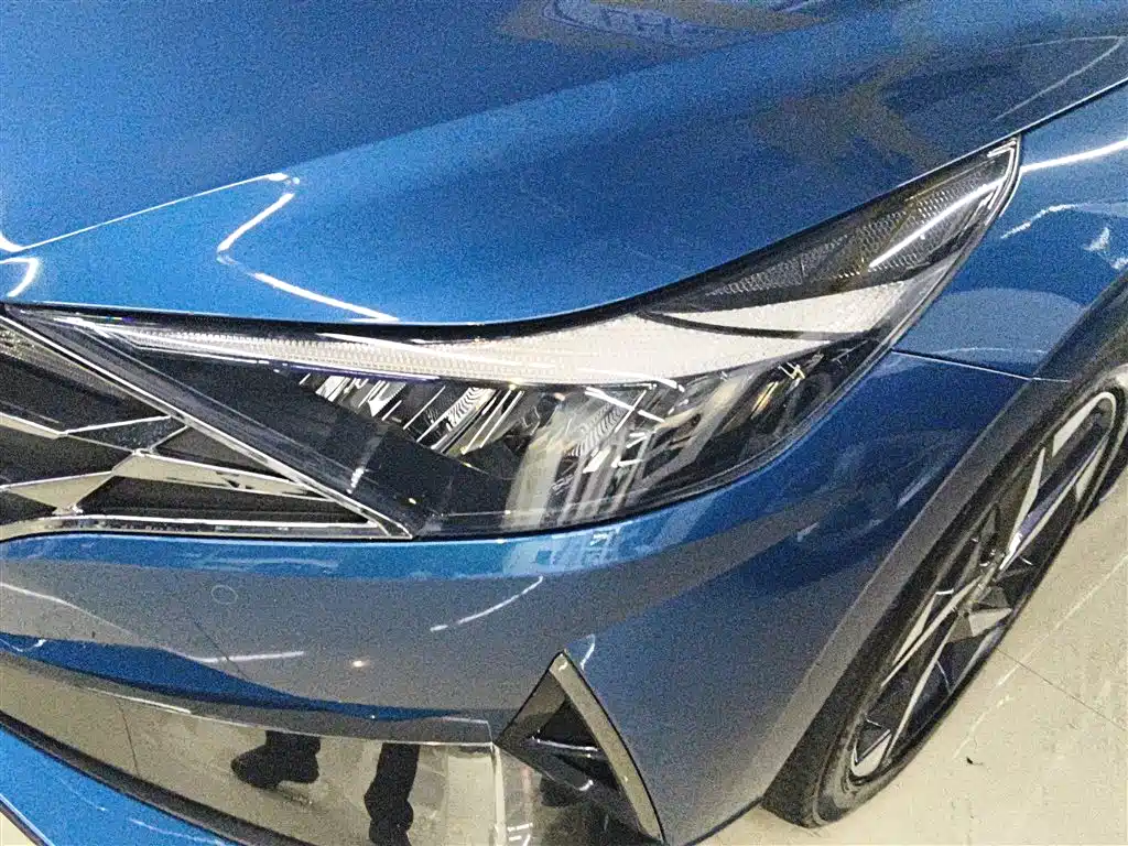 Hyundai Elantra 2021 1.5L CVT LUX Premium Edition фото 24