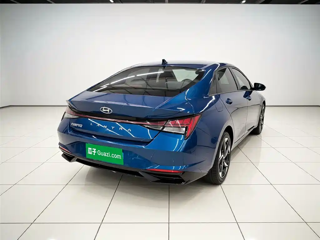Hyundai Elantra 2021 1.5L CVT LUX Premium Edition фото 7