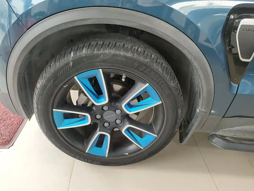 Lynk & Co 01 2017 2.0T 2WD Pro Shine Edition фото 23
