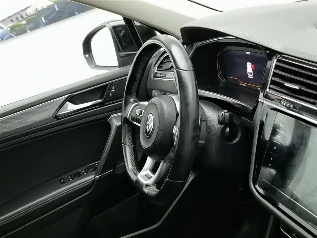 Volkswagen Tiguan L 2021 330TSI Automatic 2WD R-Line Premium фото 22