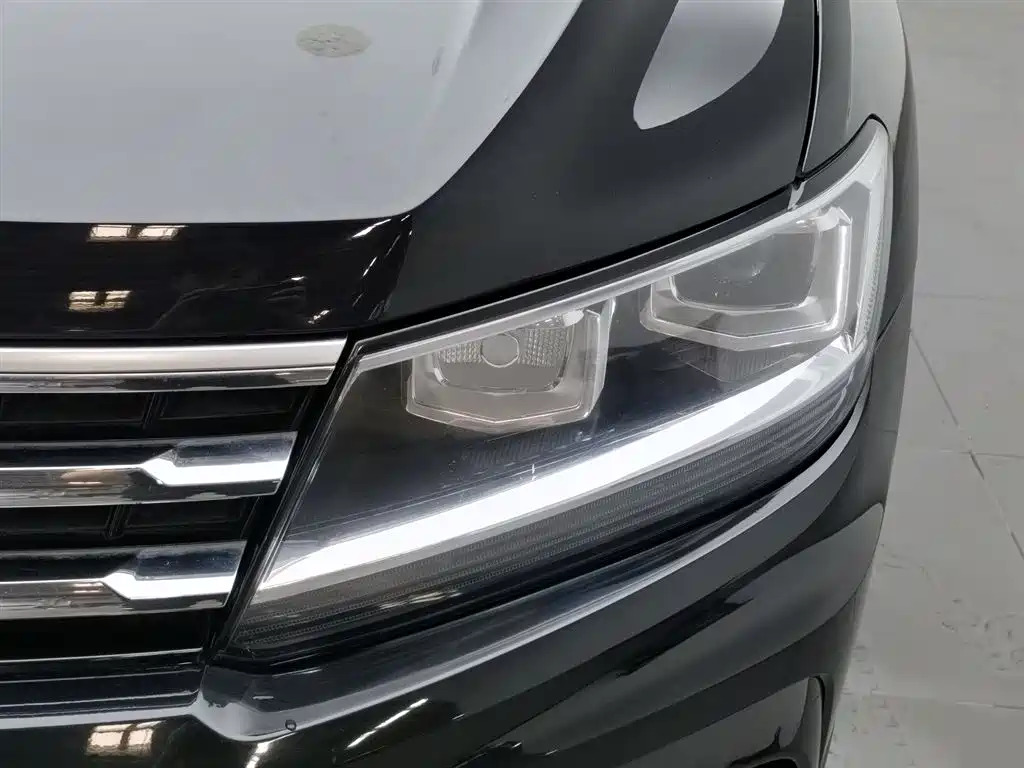 Volkswagen Tiguan L 2021 330TSI Automatic 2WD R-Line Premium фото 7