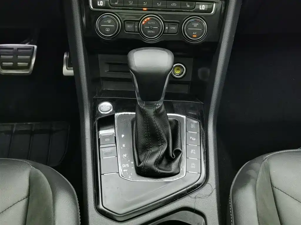Volkswagen Tiguan L 2021 330TSI Automatic 2WD R-Line Premium фото 13
