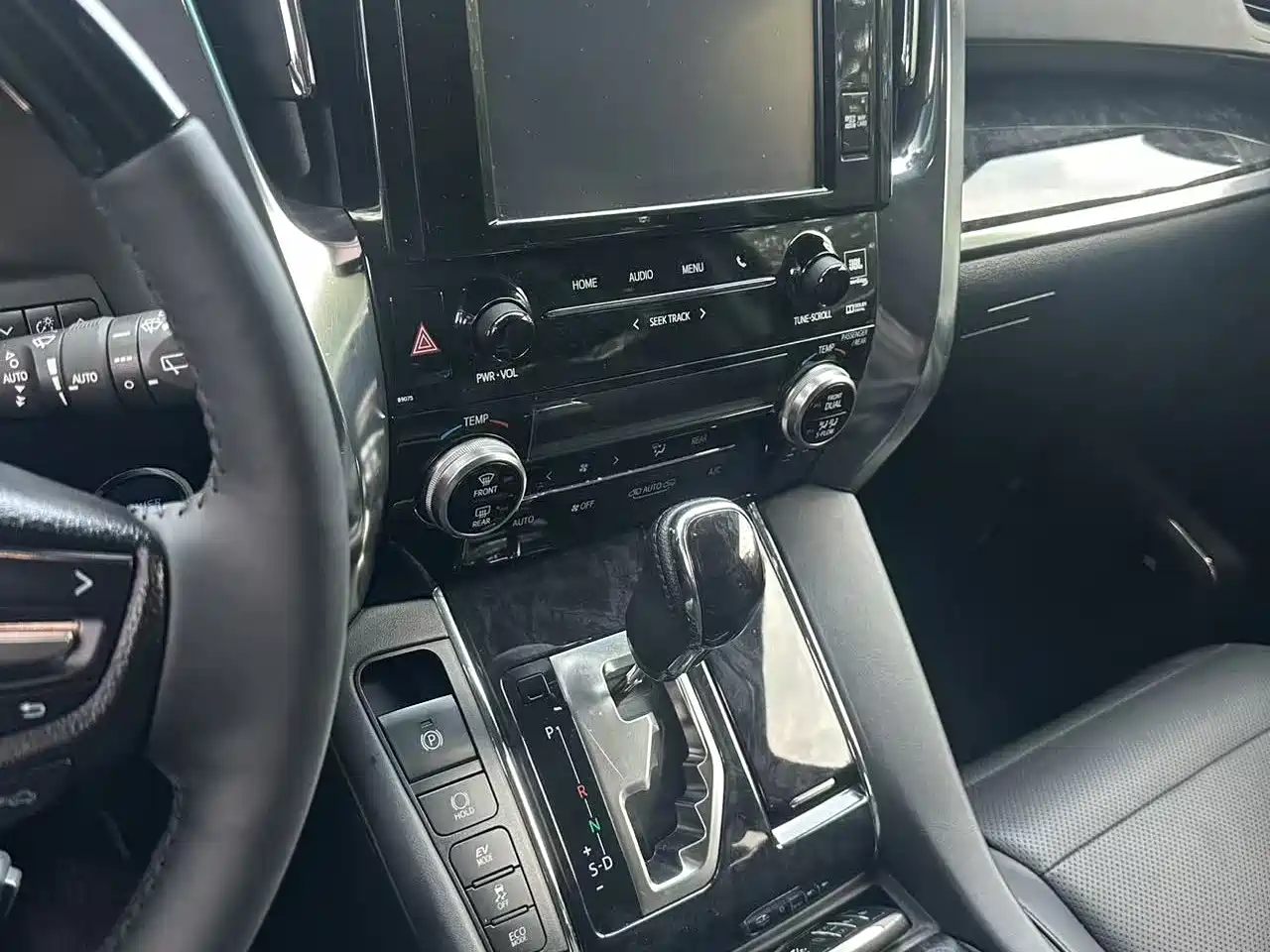 Toyota Vellfire 2019 Hybrid 2.5L HV Luxury Edition фото 5