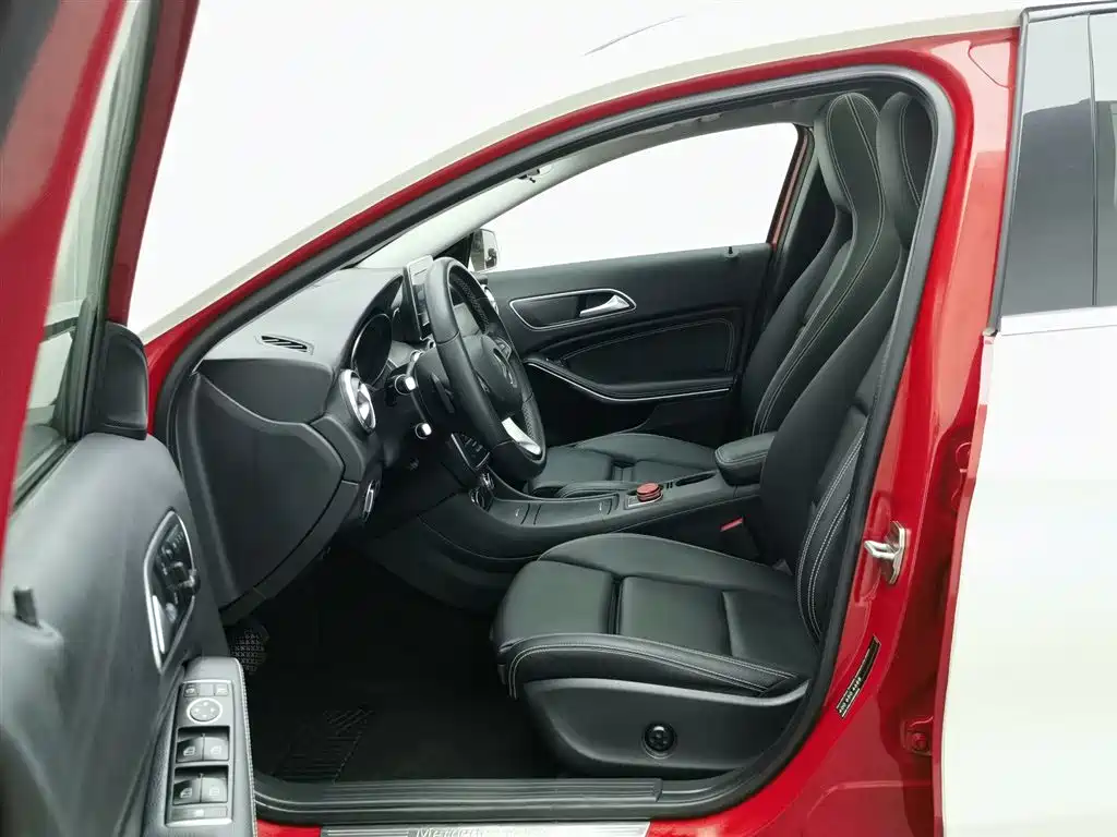 Mercedes-Benz GLA 2016 GLA 200 Dynamic фото 10