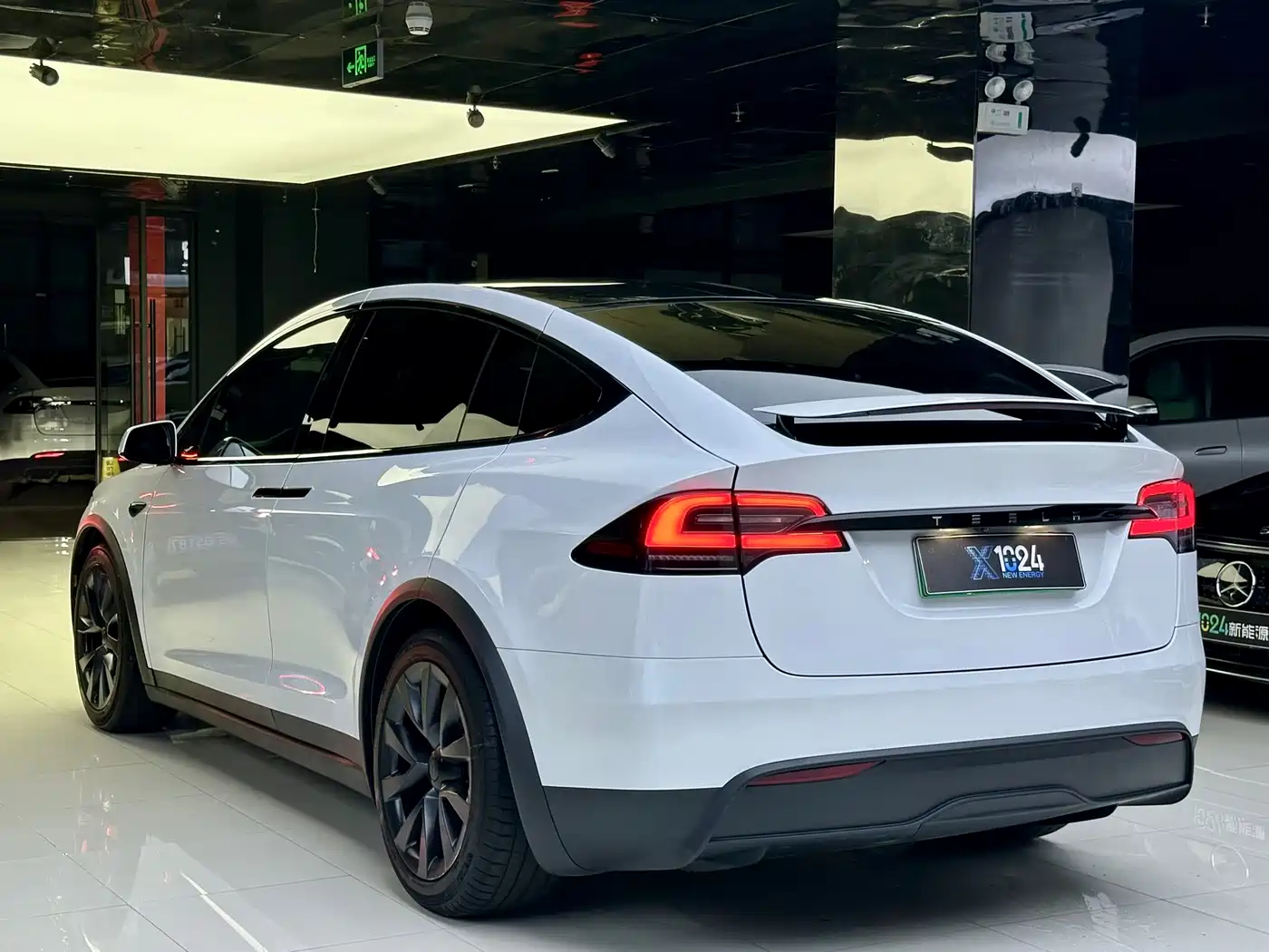 TESLA MODEL X