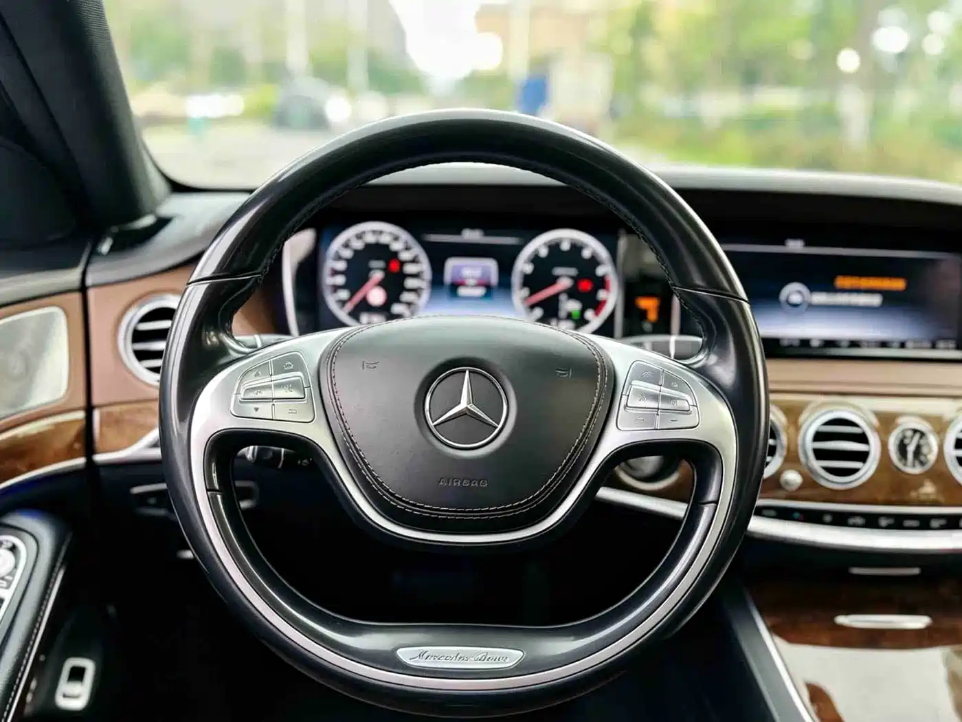 Фото 13 - Mercedes-Benz S-Class