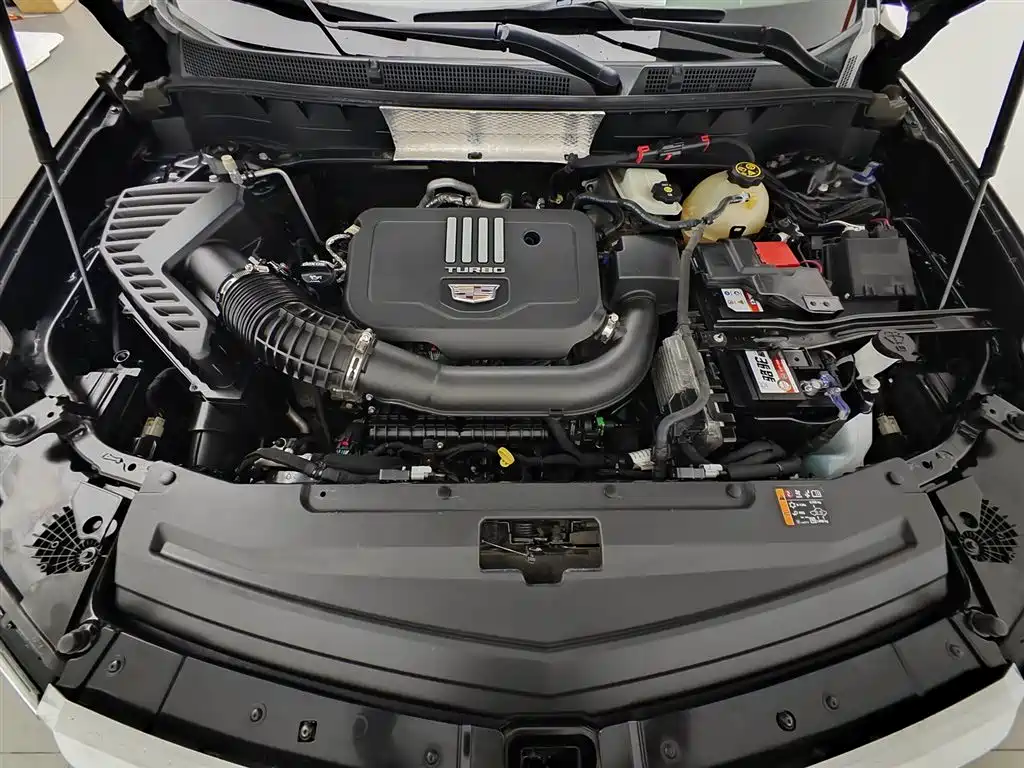 CADILLAC XT6