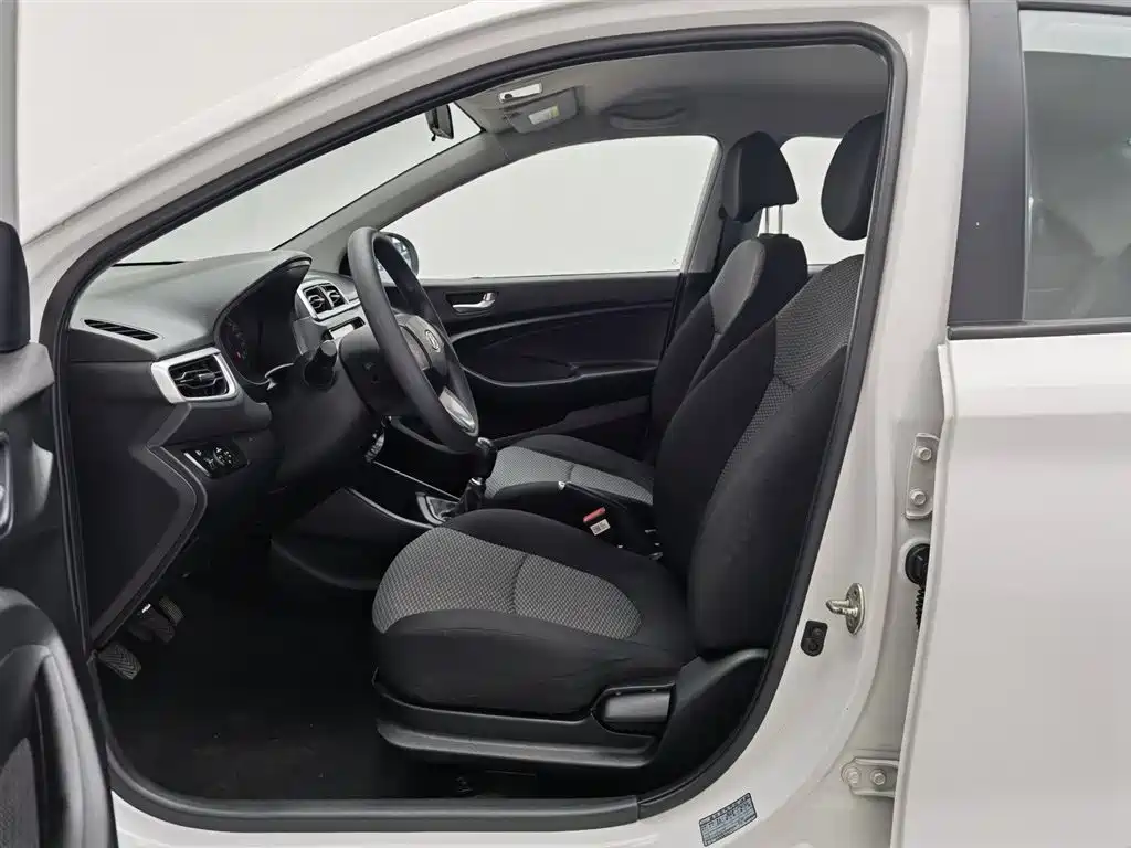 Hyundai Verna 2017 1.4L Manual Renewal Edition China VI фото 10