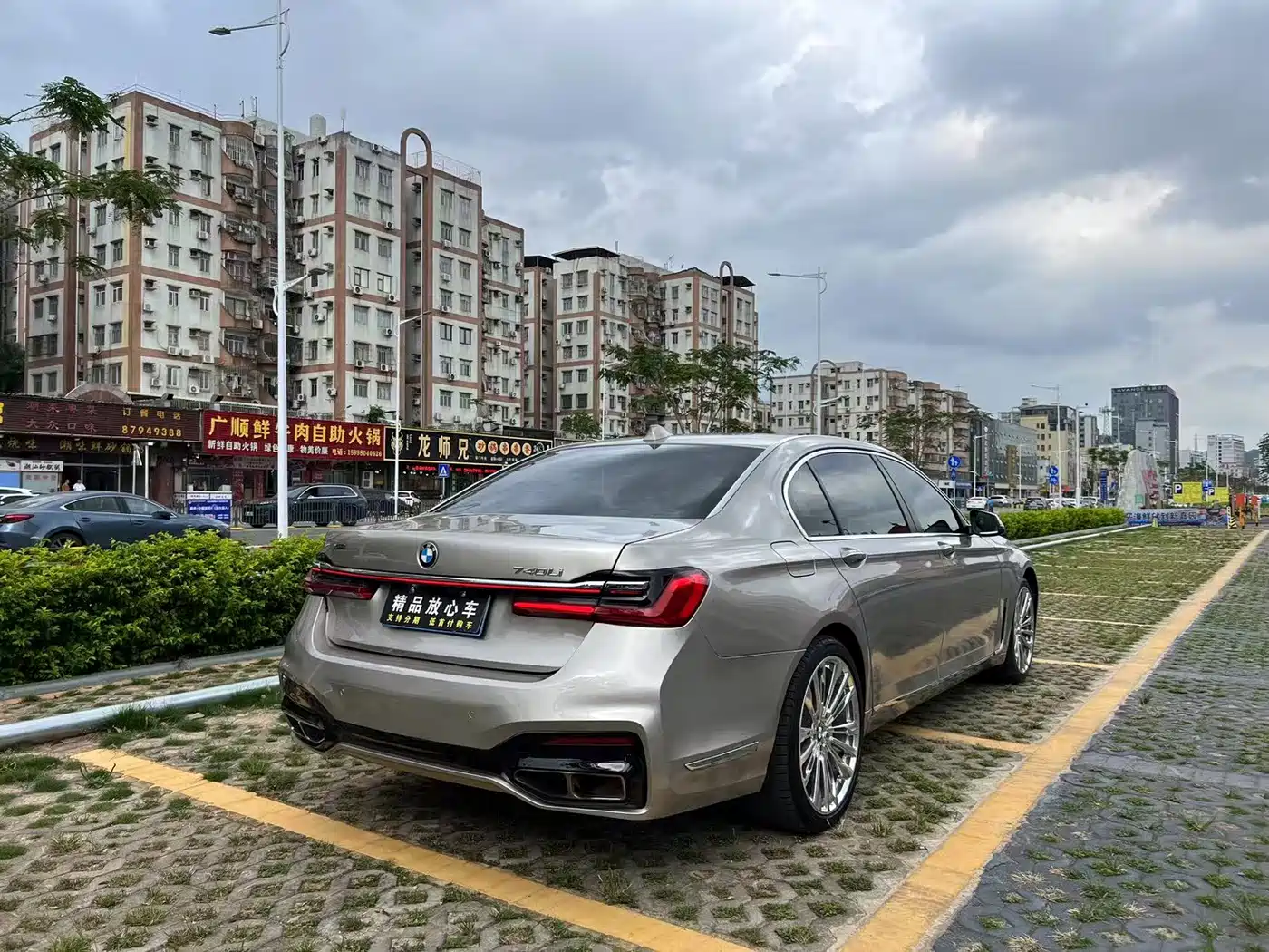 BMW 7 Series 2013 Model 740Li Luxury фото 5