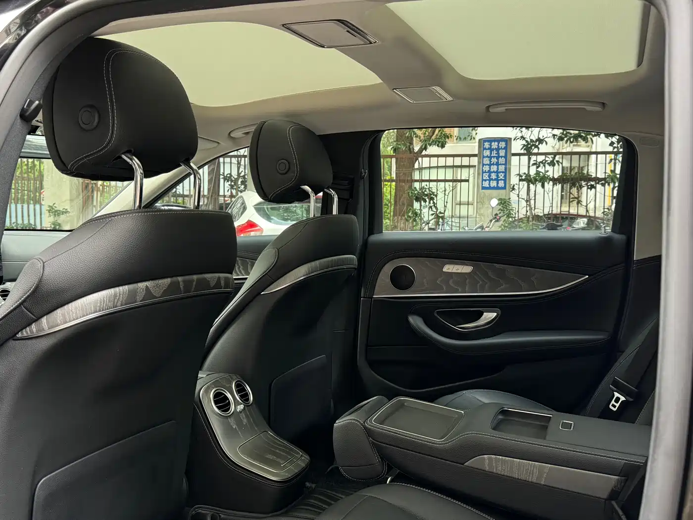 Mercedes-Benz E-Class 2021 E 300 L Sport Fashion фото 12