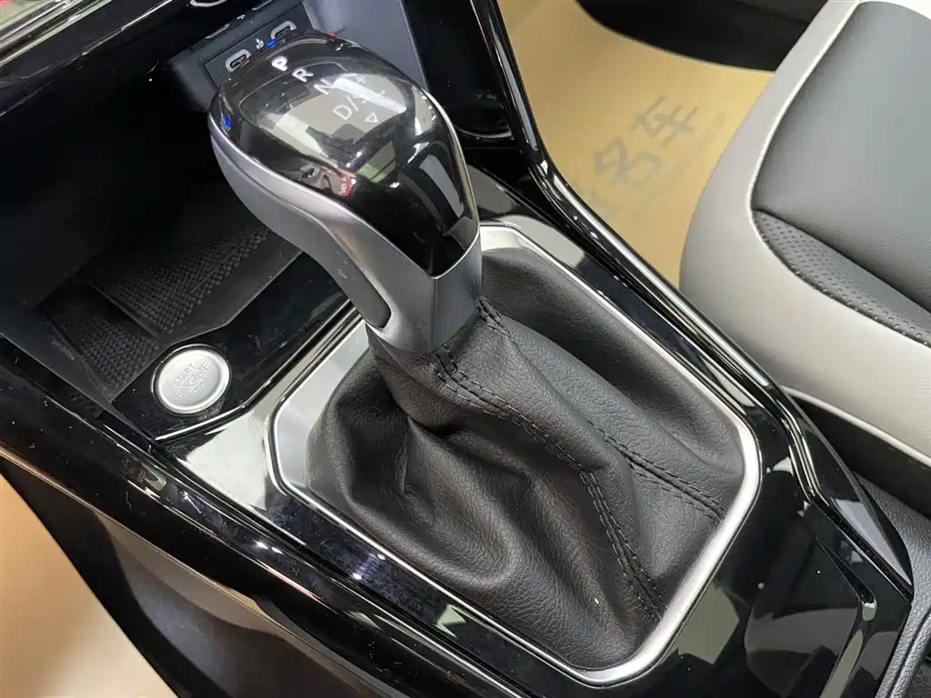 VOLKSWAGEN T-ROC EXPLORING SONGS