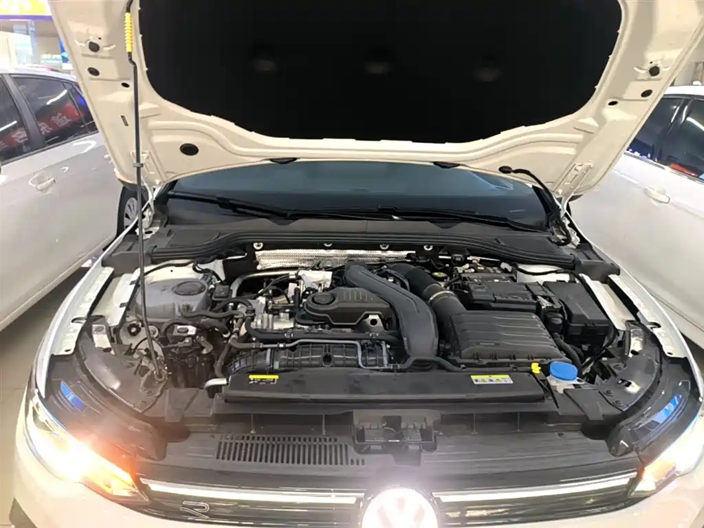 Volkswagen Golf 2025 300TSI R-Line фото 20