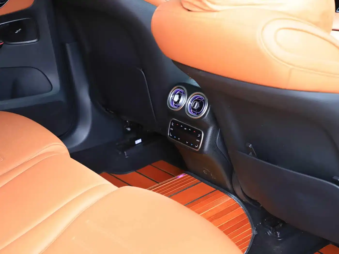 Mercedes-Benz GLC 2024 GLC 300 L 4MATIC Dynamic 5-seater фото 21