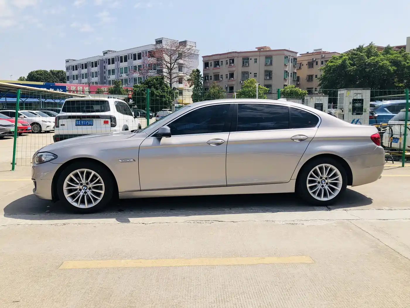 BMW 5 Series 2014 525Li Luxury Design Package фото 13