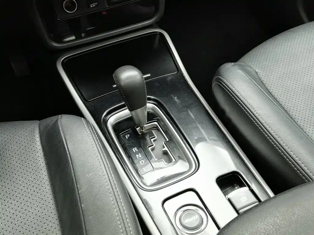 Mitsubishi Outlander 2018 2.4L 4WD Luxury Edition 7-seater фото 13