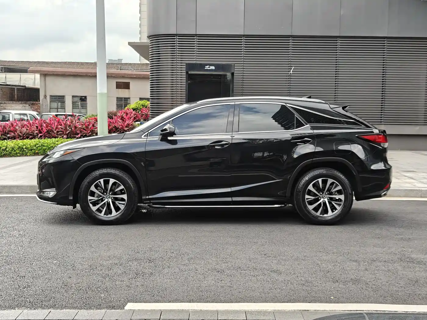 Lexus RX 2020 Facelift 300 2WD Comfort Edition фото 24