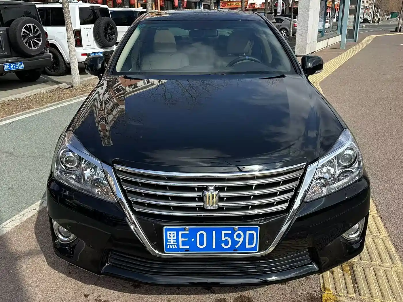 Toyota Crown 2012 2.5L Royal Leather Edition фото 2