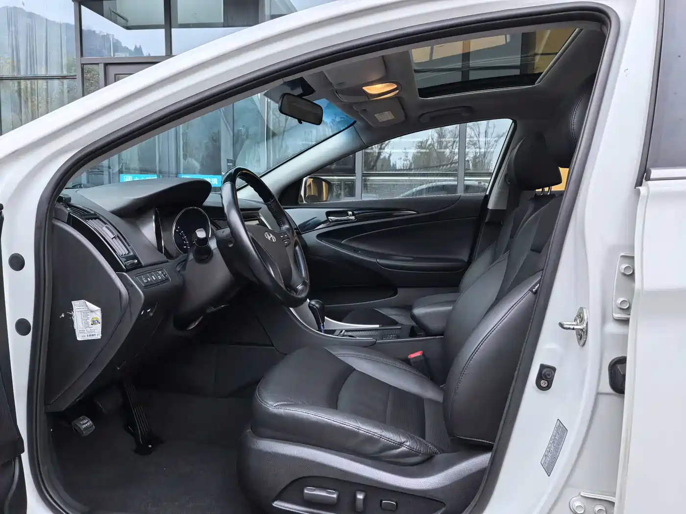 Hyundai Sonata 2014 2.4L Automatic Leading Edition China IV фото 5