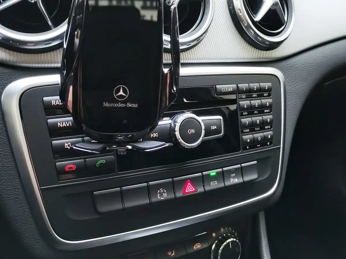 Mercedes-Benz GLA (Import) 2015 GLA 200 фото 13